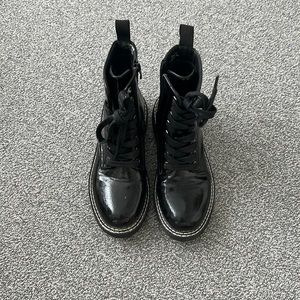 DUNES Black patent leather boots